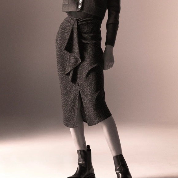 Zara Dresses & Skirts - 🐢NWT🐢 Zara printed midi skirt